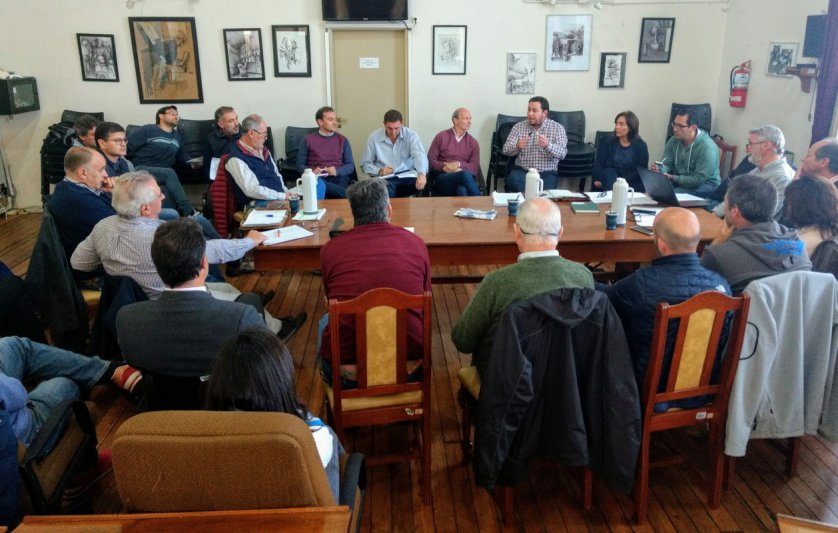 Reunión ampliada sobre legislación en el uso de plaguicidas