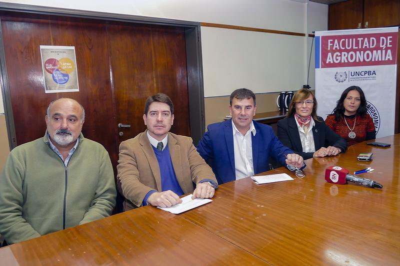 El Intendente Bertellys entregó aporte del CADES