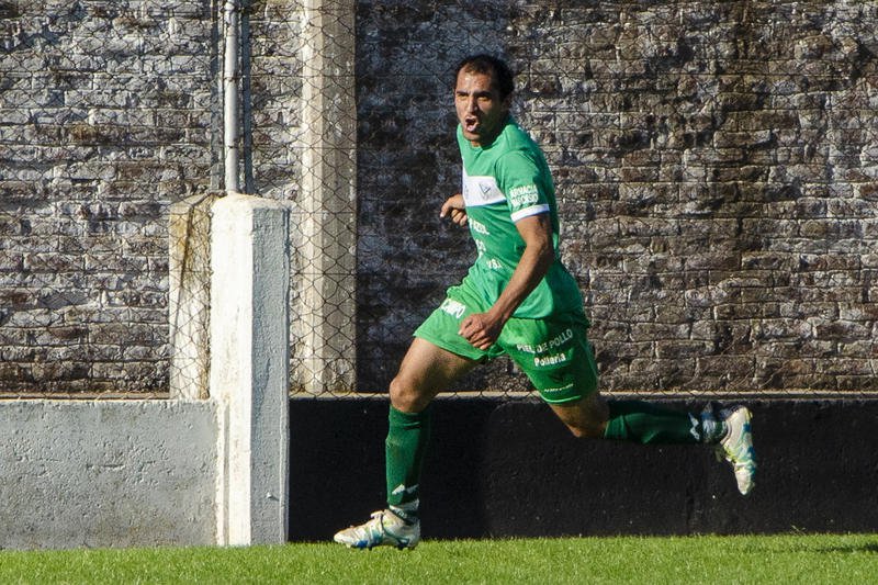 Vélez cuida su privilegio del posible arrebatador, Chacarita