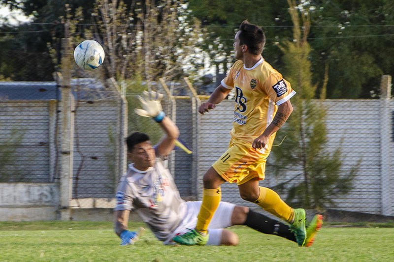 Vélez cuida su privilegio del posible arrebatador, Chacarita