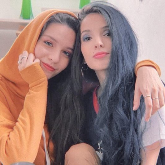 "Casi perfectas" con las youtubers  Mica Suárez y Angie Velasco