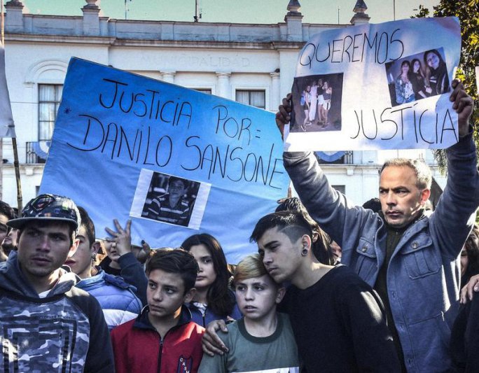 Monte: separan a otro policía y confirman que efectivos dispararon a los jóvenes