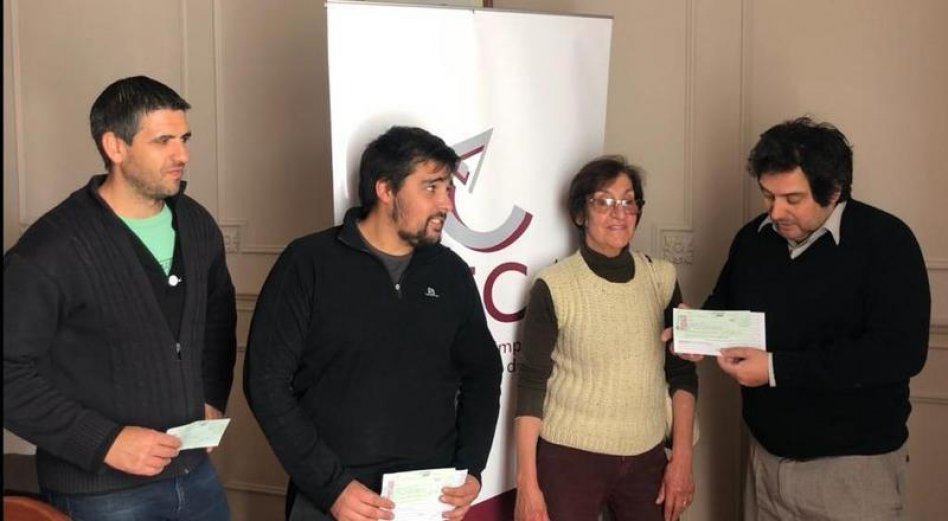  Premios, música y baile en la peña de la AECA