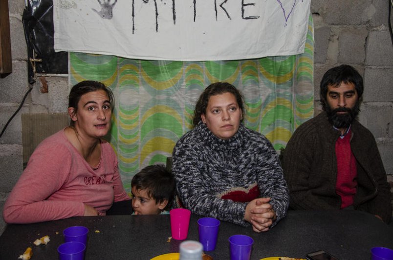 "Ver a los chicos venir con el tuppercito para  llevarse la comida a sus casas, es muy triste"