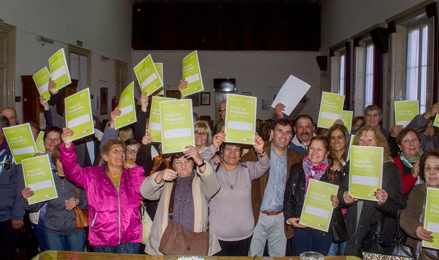 "Para cada beneficiario que recibe su  escritura es un hecho muy importante "