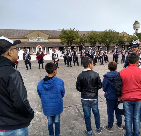 Especial reconocimiento al Ejército, en su día