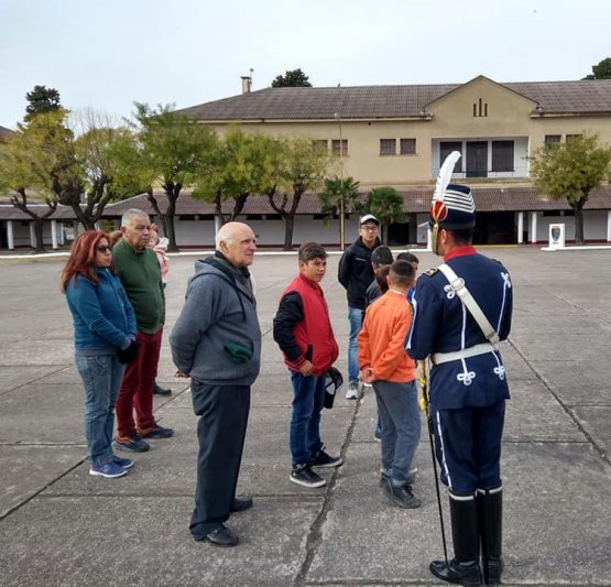Especial reconocimiento al Ejército, en su día