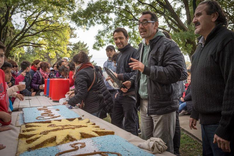 "Nos tenemos que empezar a mezclar entre  azuleños, tenemos que dejar de dividirnos"