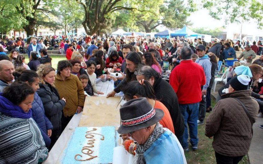 "Nos tenemos que empezar a mezclar entre  azuleños, tenemos que dejar de dividirnos"