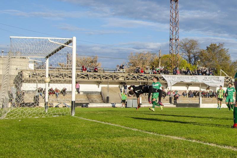 Chacarita es el único puntero