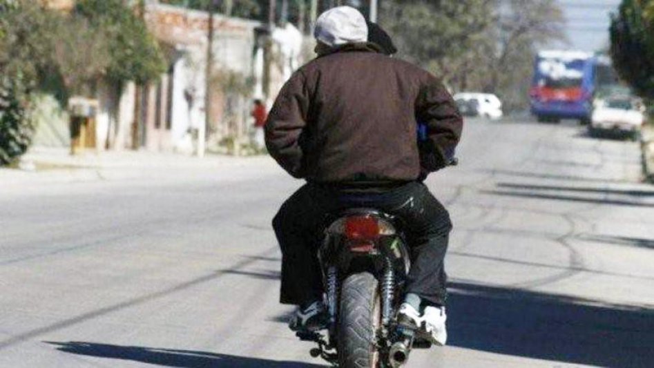 Ley "Antimotochorros": Provincia  prohíbe a dos personas en una moto