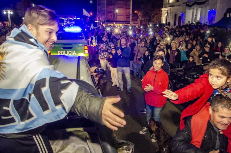 Azul le dio una emotiva bienvenida a "Nacho",  subcampeón del mundo y campeón de la vida