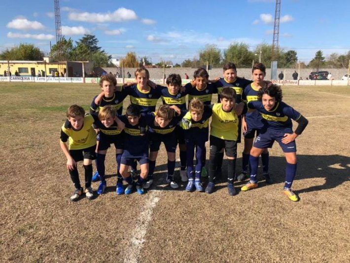 Chacarita ganó y sacó más ventaja 