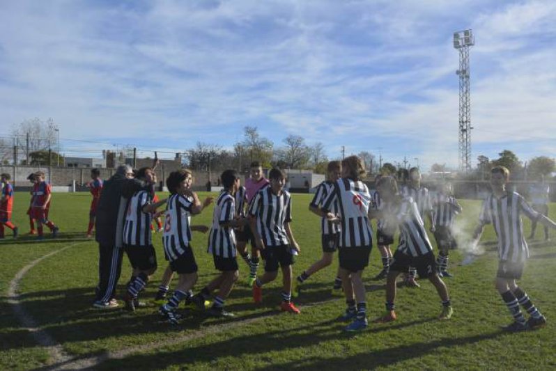 River Plate y Alumni Azuleño son los primeros campeones