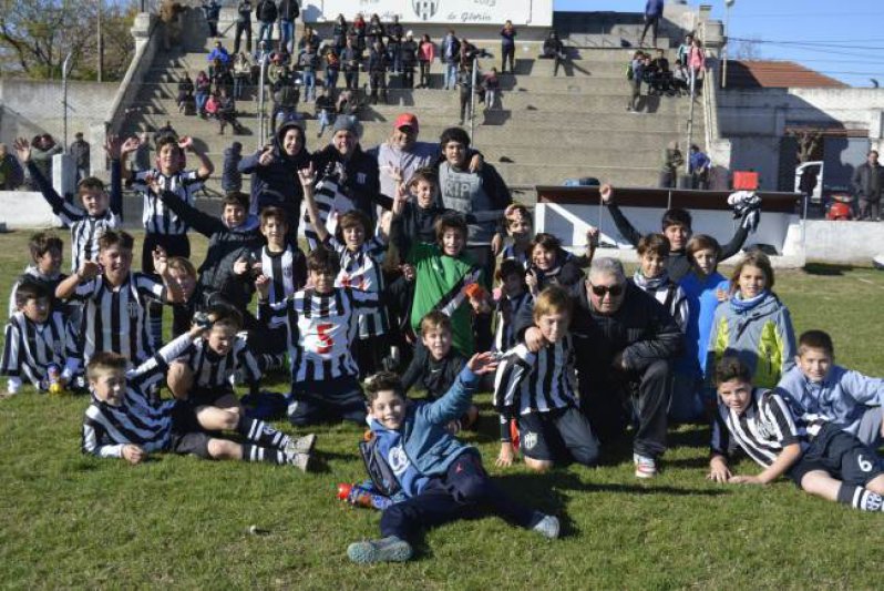 River Plate y Alumni Azuleño son los primeros campeones