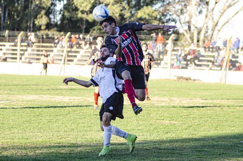 Chacarita revirtió el resultado y sostiene el liderazgo