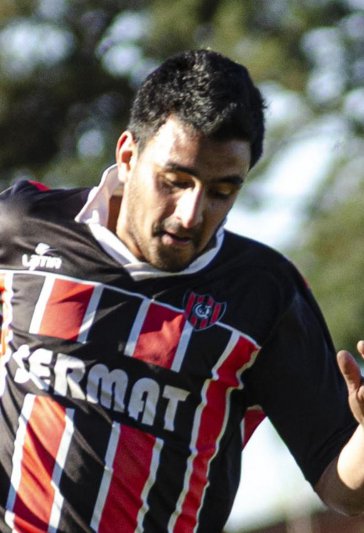Con juego, Chacarita revirtió el partido y sigue como líder 
