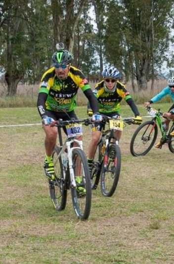 Ocho azuleños corrieron en Pardo