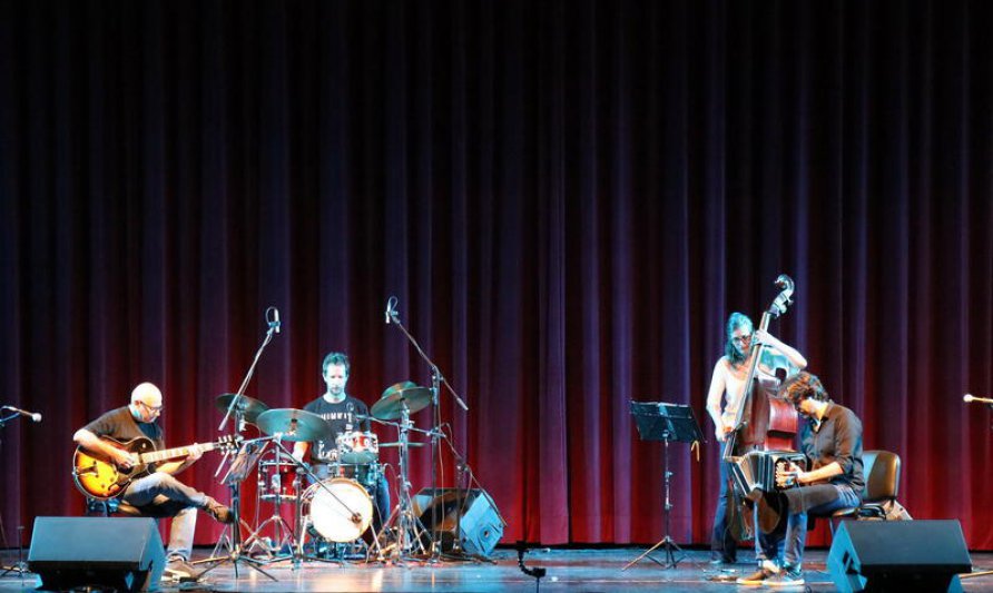 Cuarteto "40 Dedos",  música de Astor Piazzola