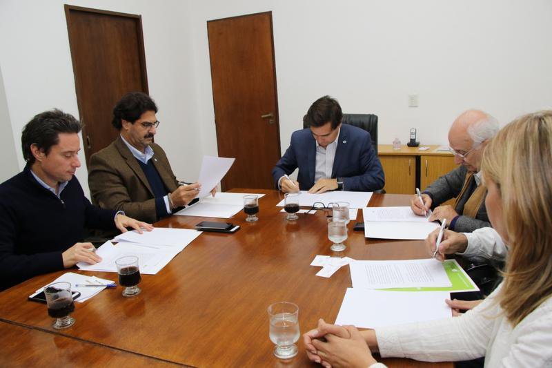 Empresas mineras de la Provincia donan  material para conectar a las escuelas rurales