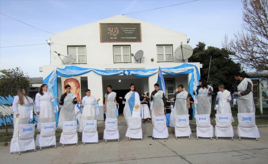 Cacharí conmemoró el Día de la Bandera