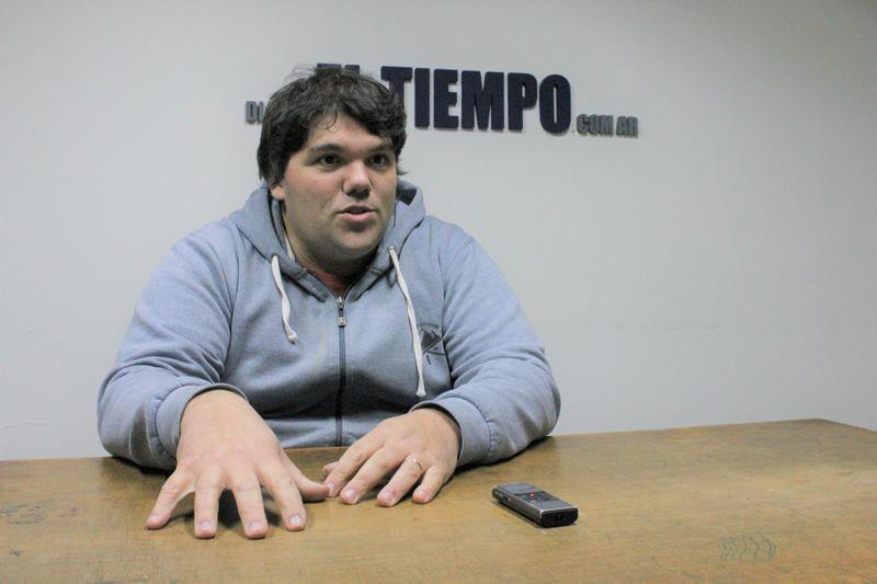 "Hay gente que pinta, hay gente que  sale a correr y yo hago guitarras"