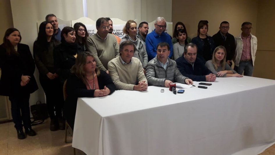 Presentación de la lista Juntos por el Cambio Azul  encabezada por el intendente Hernán Bertellys