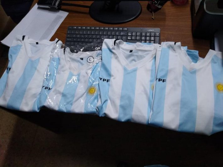 Se llevaron camisetas en  una estación de servicios