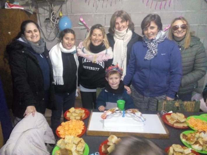 El compromiso de tender una  mano a quienes más lo necesitan