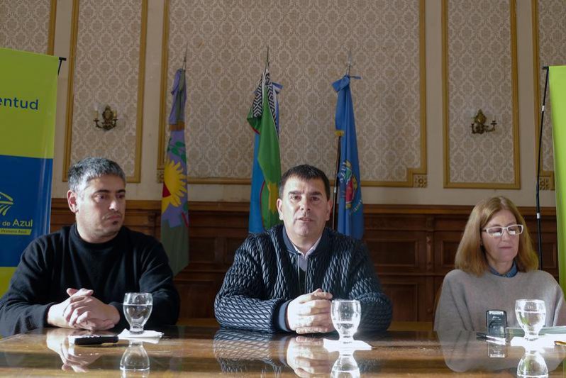 Entrega de becas terciarias y universitarias