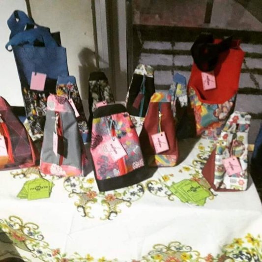 Las mujeres "Emprendedoras"  exponen sus manualidades
