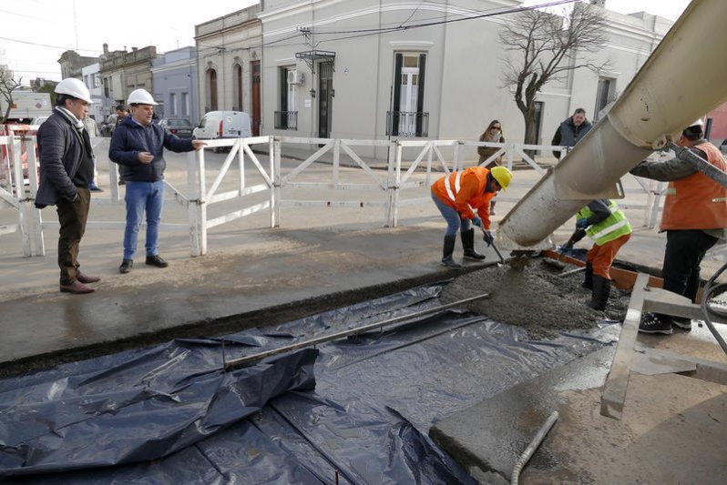 Construcción de cunetas en  bocacalles del macrocentro