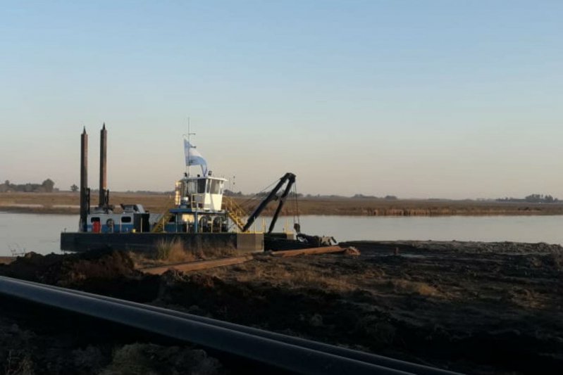 Una draga más para ayudar a recuperar  1,3 millones de hectáreas en la provincia