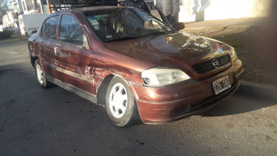 Fuerte choque en Av. Mitre y Colón