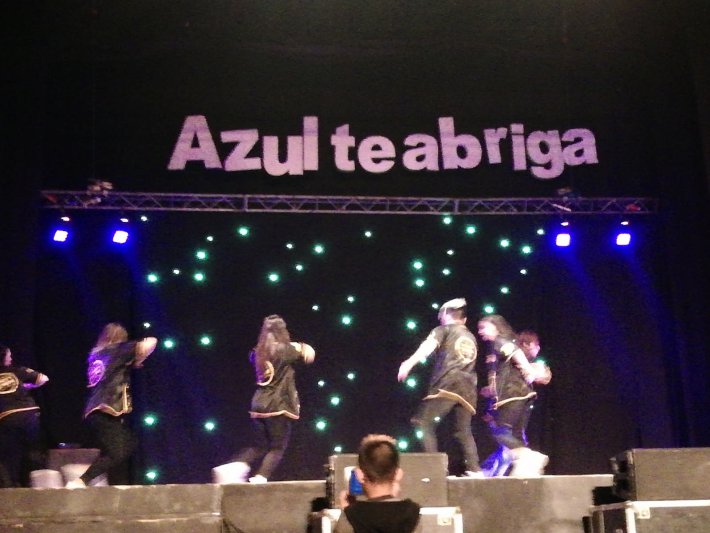 Azul fue abrigada por el ritmo de las danzas urbanas