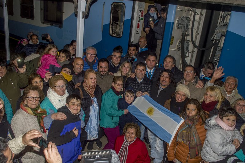 Cacharí recuperó la parada del tren de pasajeros