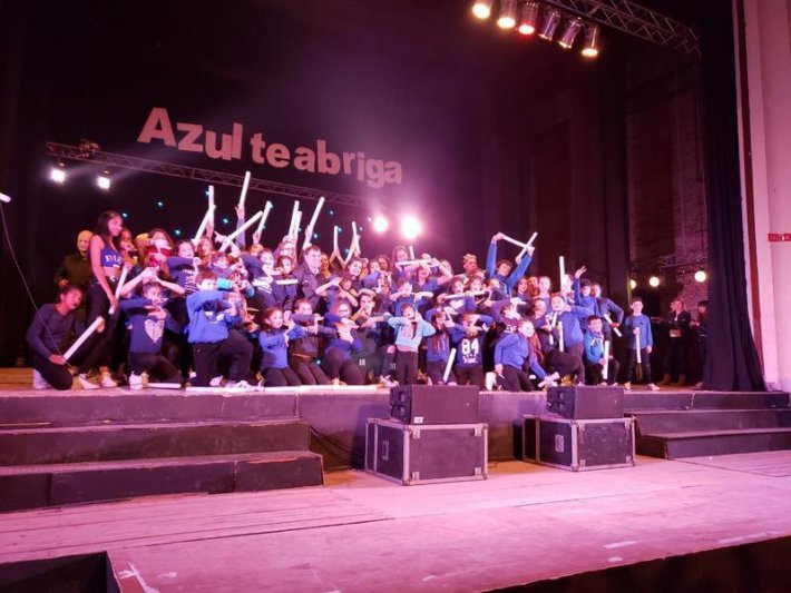 Excelente repercusión está  teniendo "Azul te abriga"