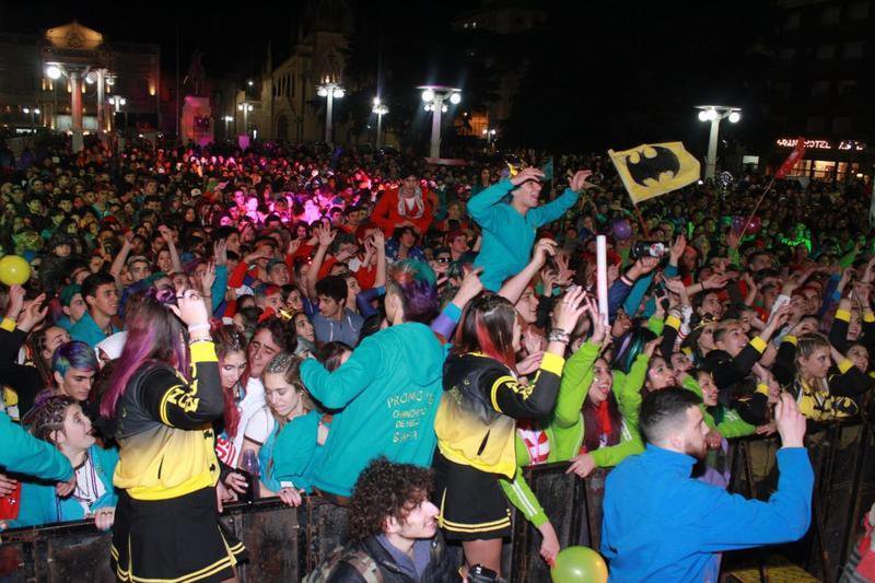 La Promo "1m9arable" colmó la plaza  de color y alegría en su gran noche