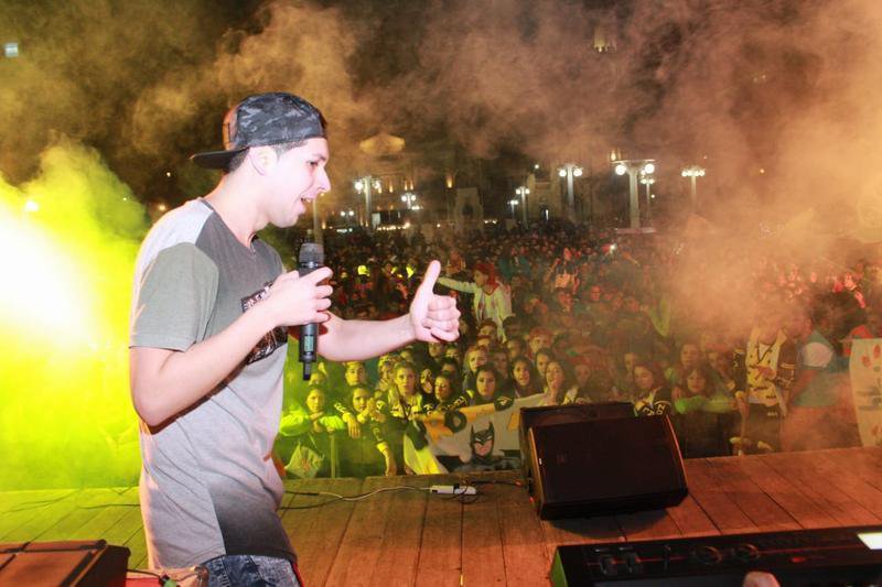 La Promo "1m9arable" colmó la plaza  de color y alegría en su gran noche