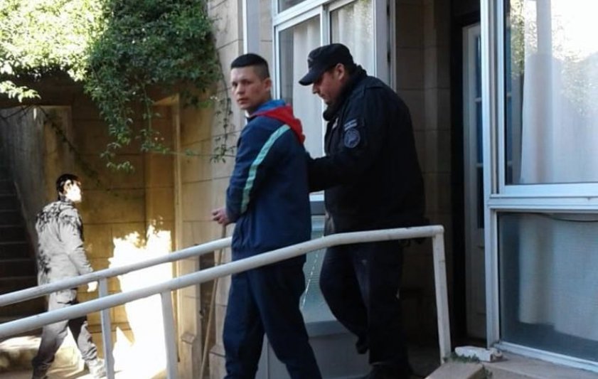 Acusados de vender drogas  Tres varones y dos mujeres  que ahora están detenidos