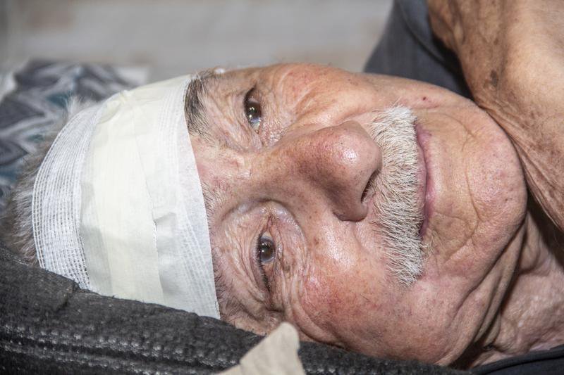 Golpearon a un jubilado para robarle
