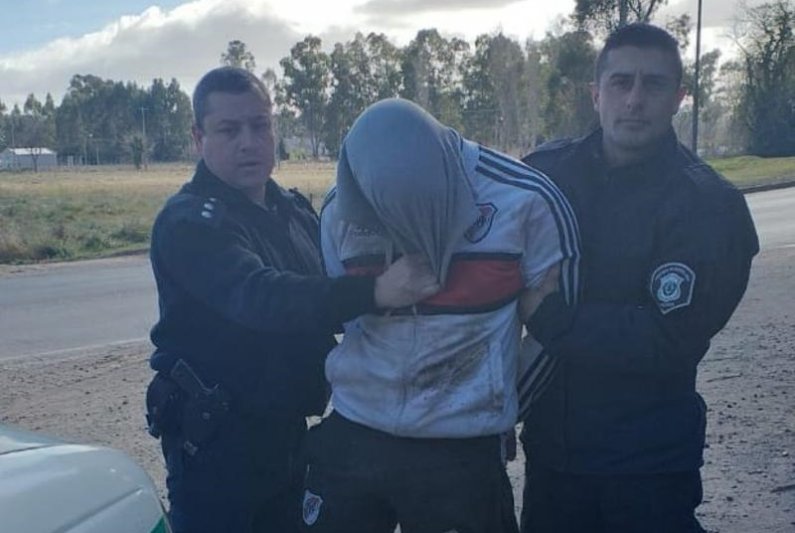 Vecino forcejeó y retuvo a un joven que  ingresó a su casa y le robó una bicicleta