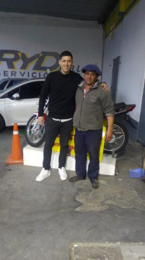 Se realizó el sorteo de una moto  en la Estación de Servicio RYD