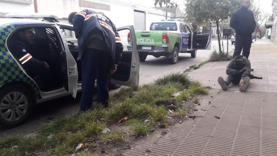 Un hombre evitó que dos menores robaran  su billetera y un teléfono de una ambulancia