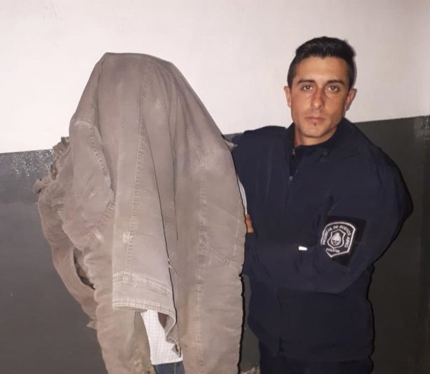 Le imputan varios delitos a un hombre  que fue aprehendido en Villa Fidelidad