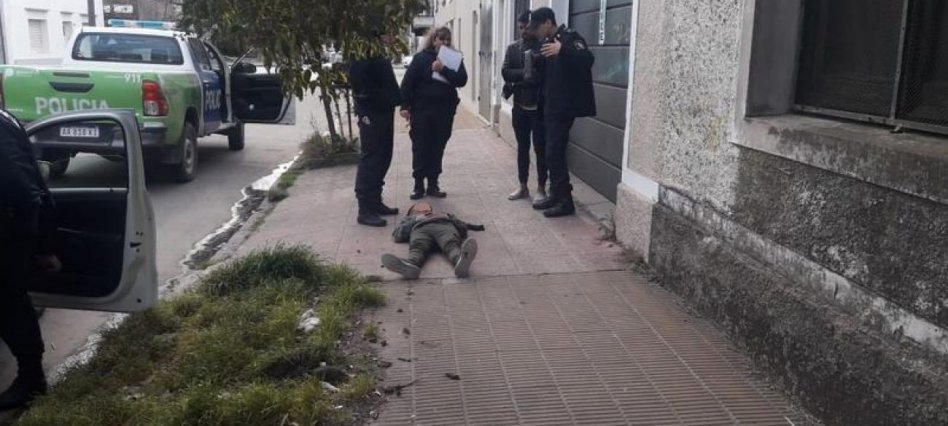 Un hombre evitó que dos menores robaran  su billetera y un teléfono de una ambulancia