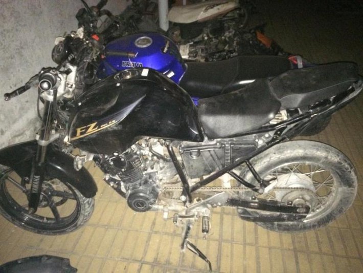 Motos
