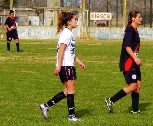 Gritando este gol de mujer 