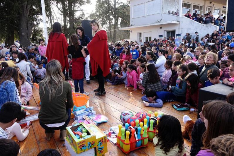 Los festejos por el Día del Niño,  "cabeza a cabeza" con el turf