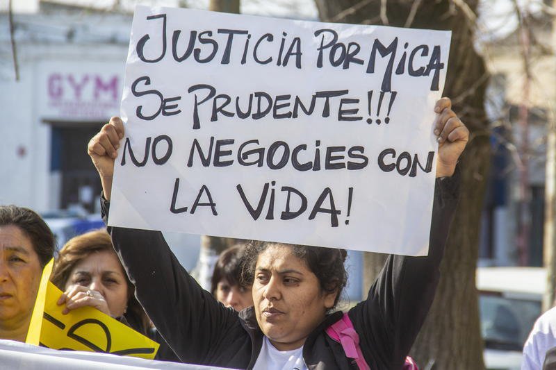 Manifestación en Tribunales de familiares  de dos víctimas de un incidente de tránsito 